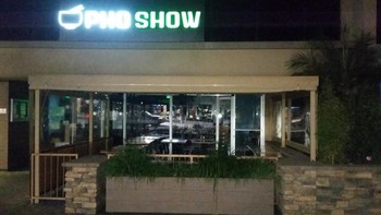 Window Cleaning at Pho Show in Redondo Beach
